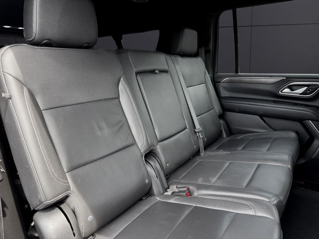 2022 Chevrolet Suburban Image 18