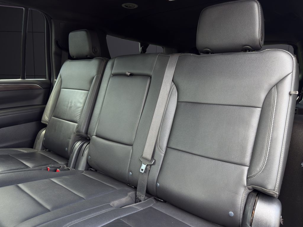 2022 Chevrolet Suburban Image 19