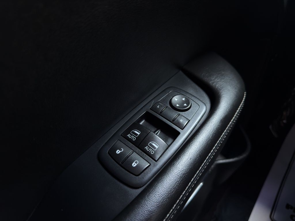 2016 Dodge Challenger Image 11
