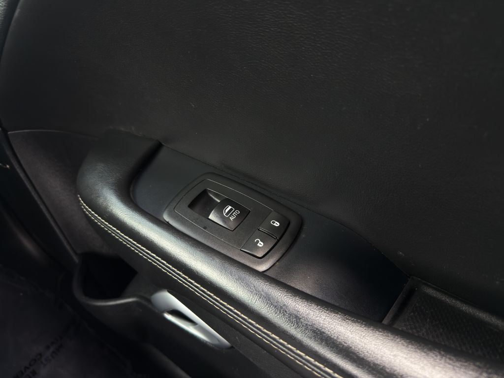 2016 Dodge Challenger Image 15