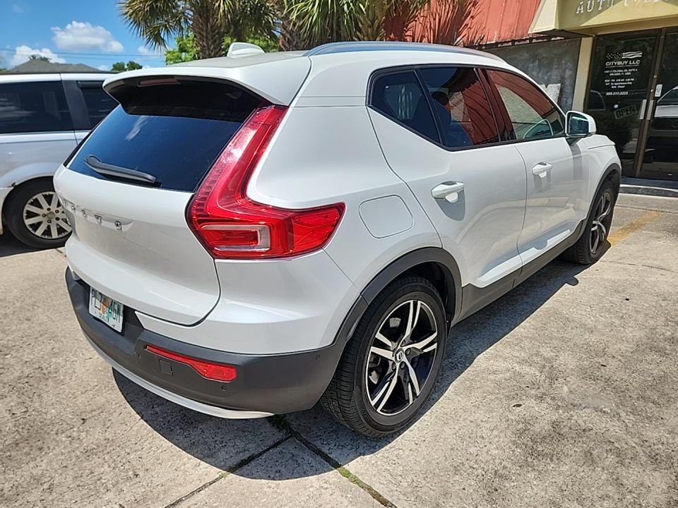 2023 Volvo XC40 Image 2