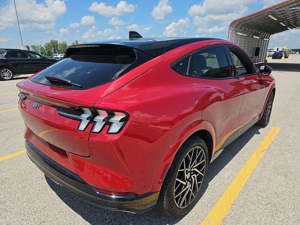 2023 Ford Mustang Image 2