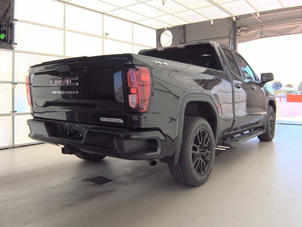 2021 GMC Sierra Image 2