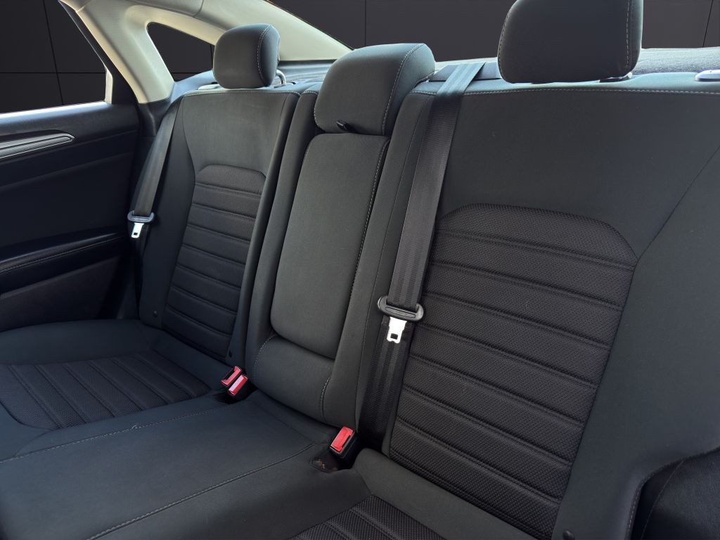 2020 Ford Fusion Image 22