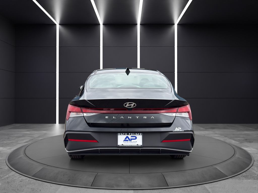 2024 Hyundai Elantra Image 5