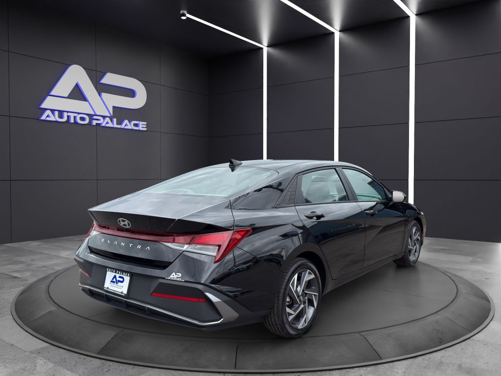 2024 Hyundai Elantra Image 6