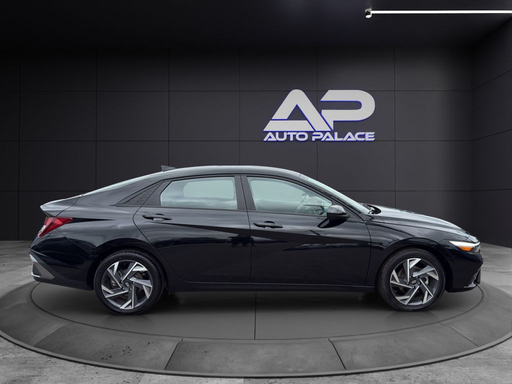 2024 Hyundai Elantra Image 8