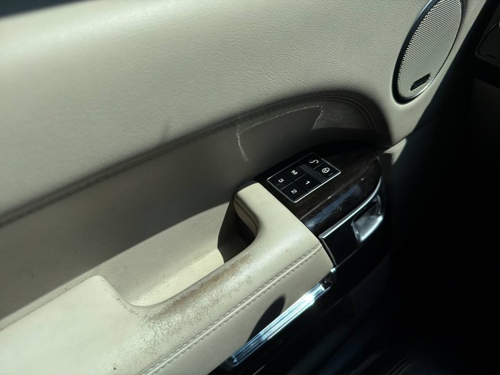 2014 Land Rover Range Rover Image 16
