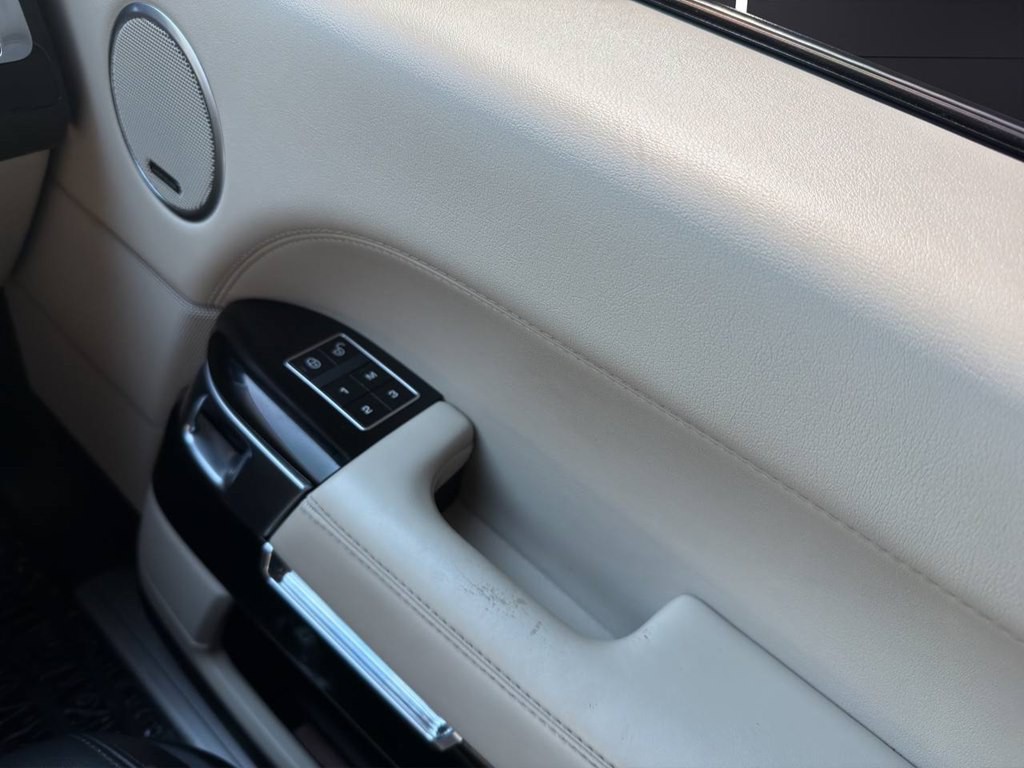 2014 Land Rover Range Rover Image 17