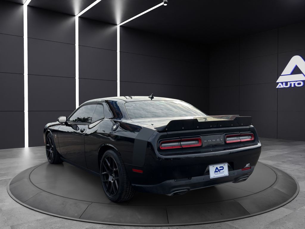 2017 Dodge Challenger Image 4