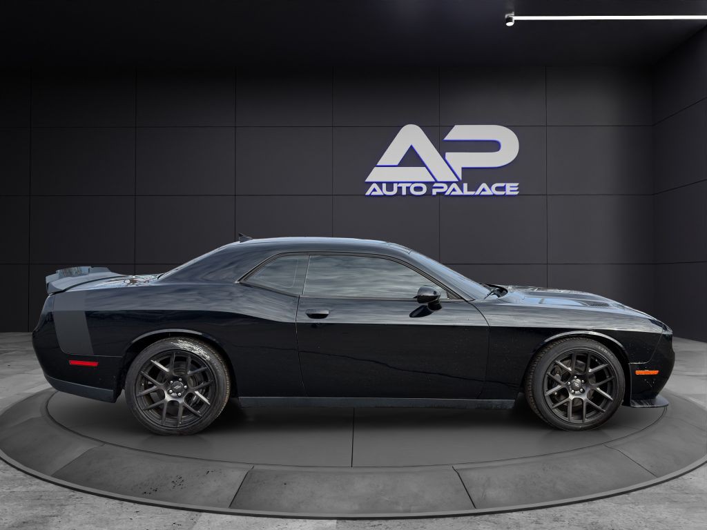 2017 Dodge Challenger Image 8