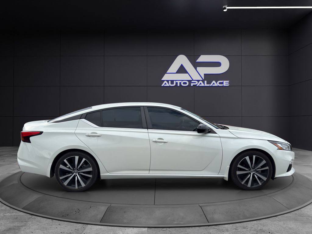 2022 Nissan Altima Image 8