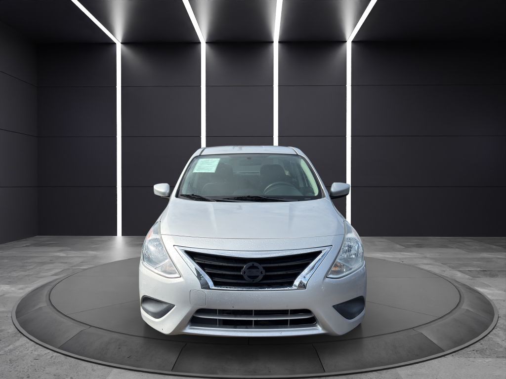 2016 Nissan Versa Image 2