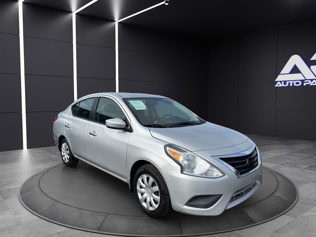 2016 Nissan Versa Image 3