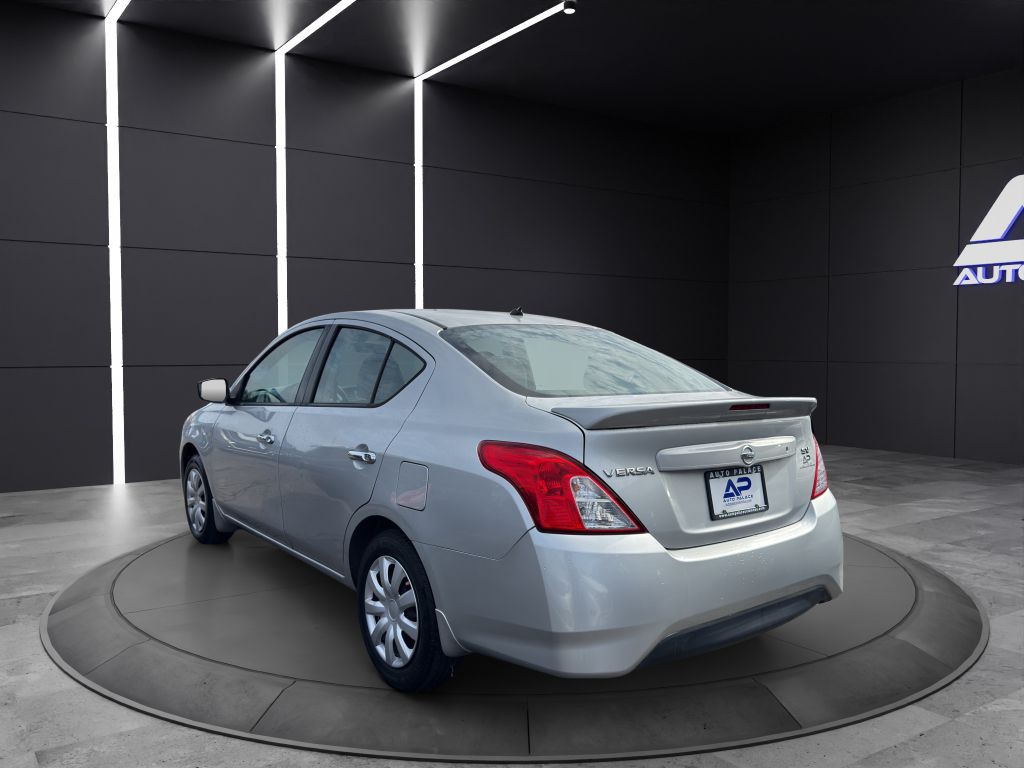 2016 Nissan Versa Image 4