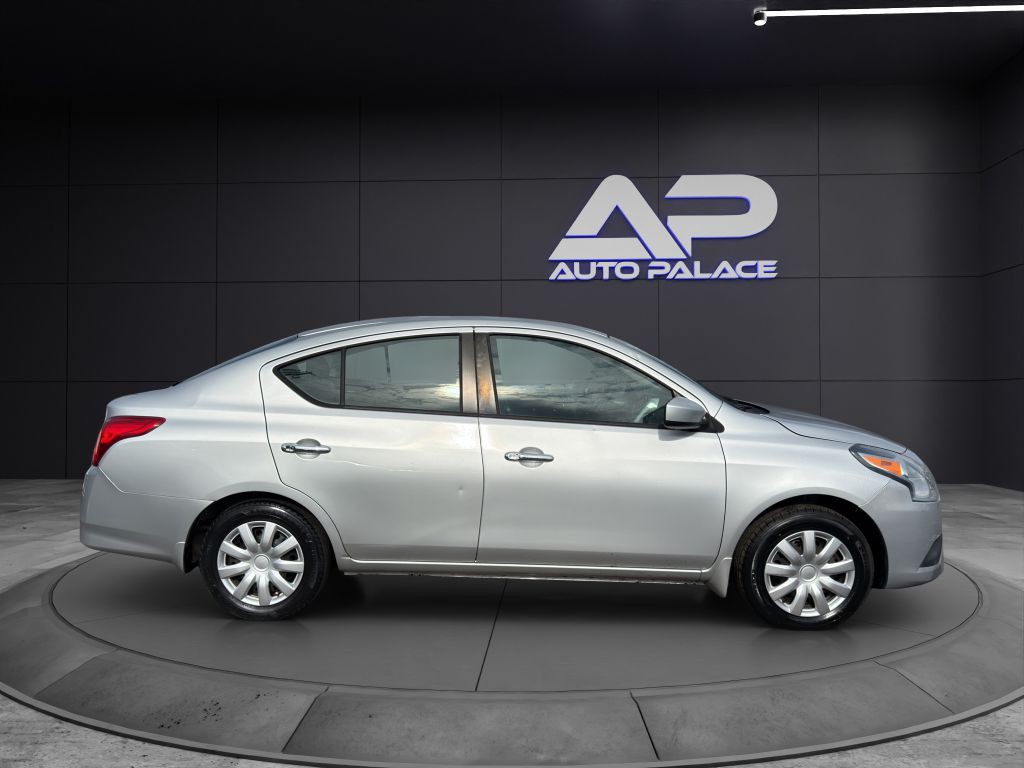 2016 Nissan Versa Image 8
