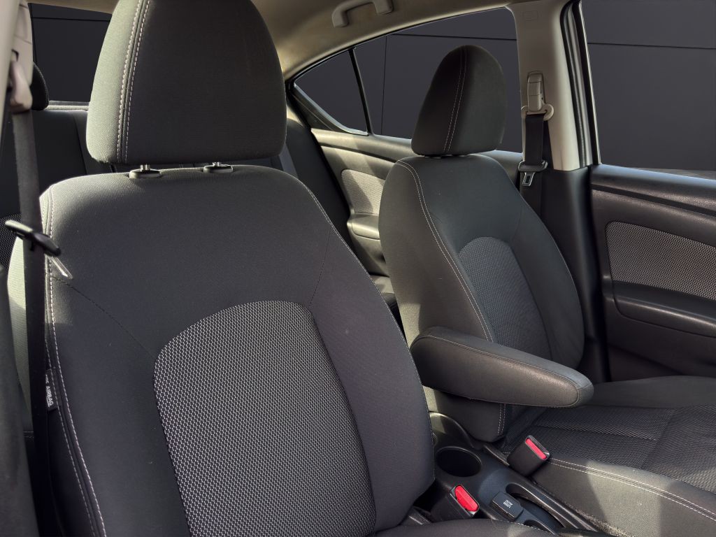 2016 Nissan Versa Image 14