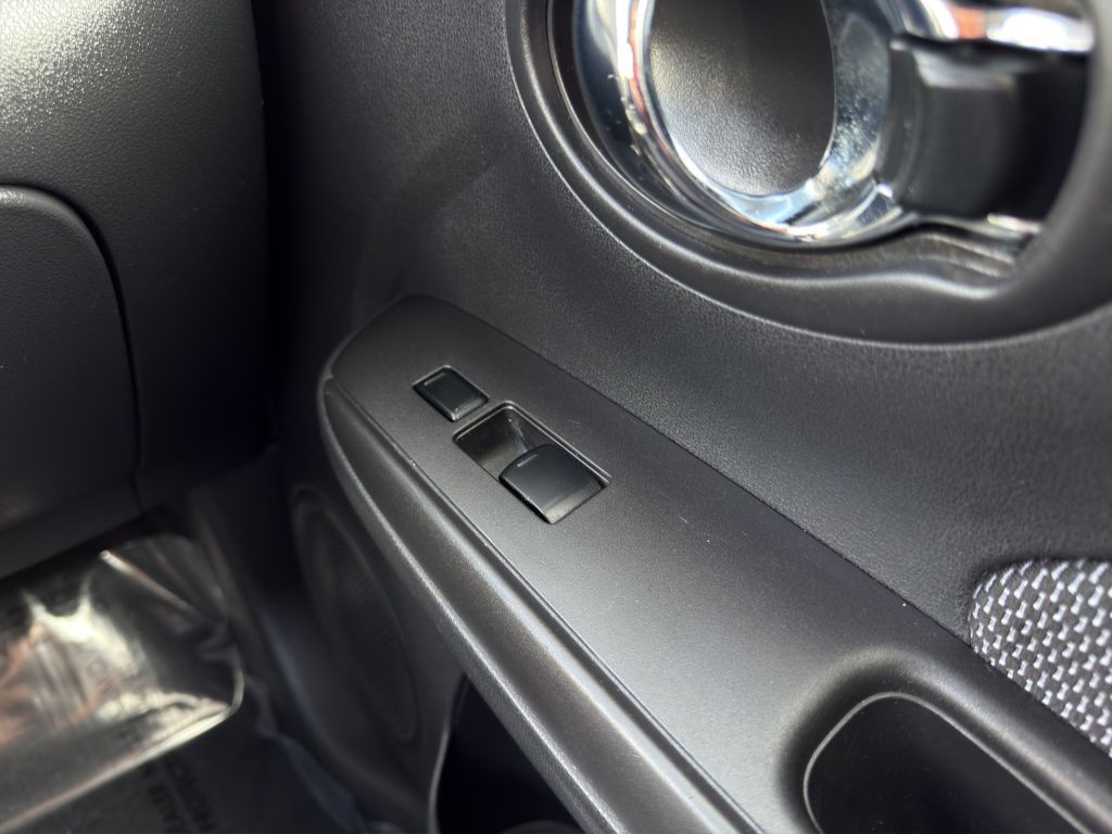 2016 Nissan Versa Image 15