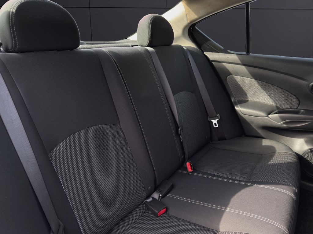 2016 Nissan Versa Image 20