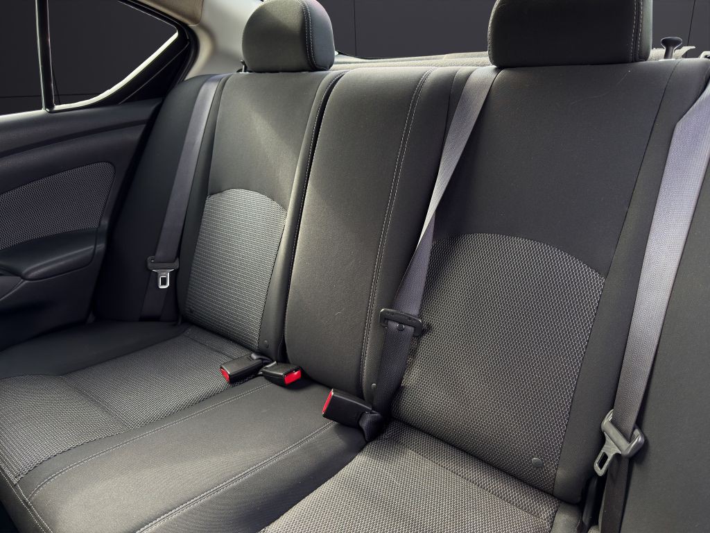 2016 Nissan Versa Image 21
