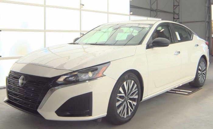 2024 Nissan Altima Image 1