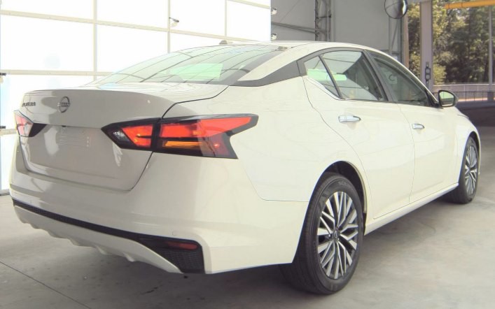 2024 Nissan Altima Image 2