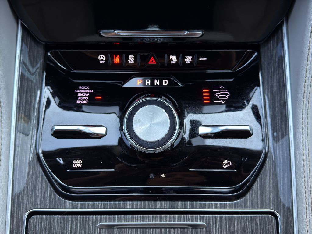 2022 Jeep Wagoneer Image 19