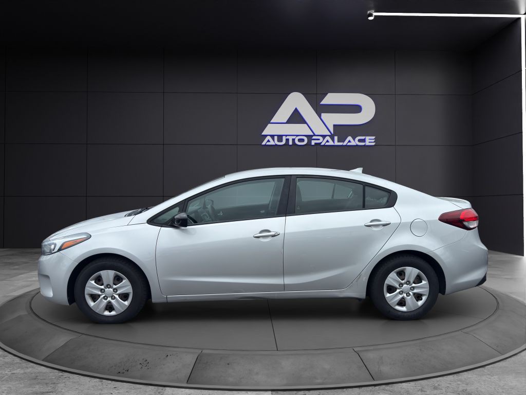 2017 Kia Forte Image 2