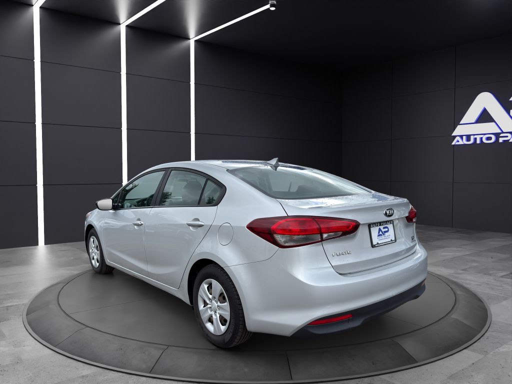 2017 Kia Forte Image 4