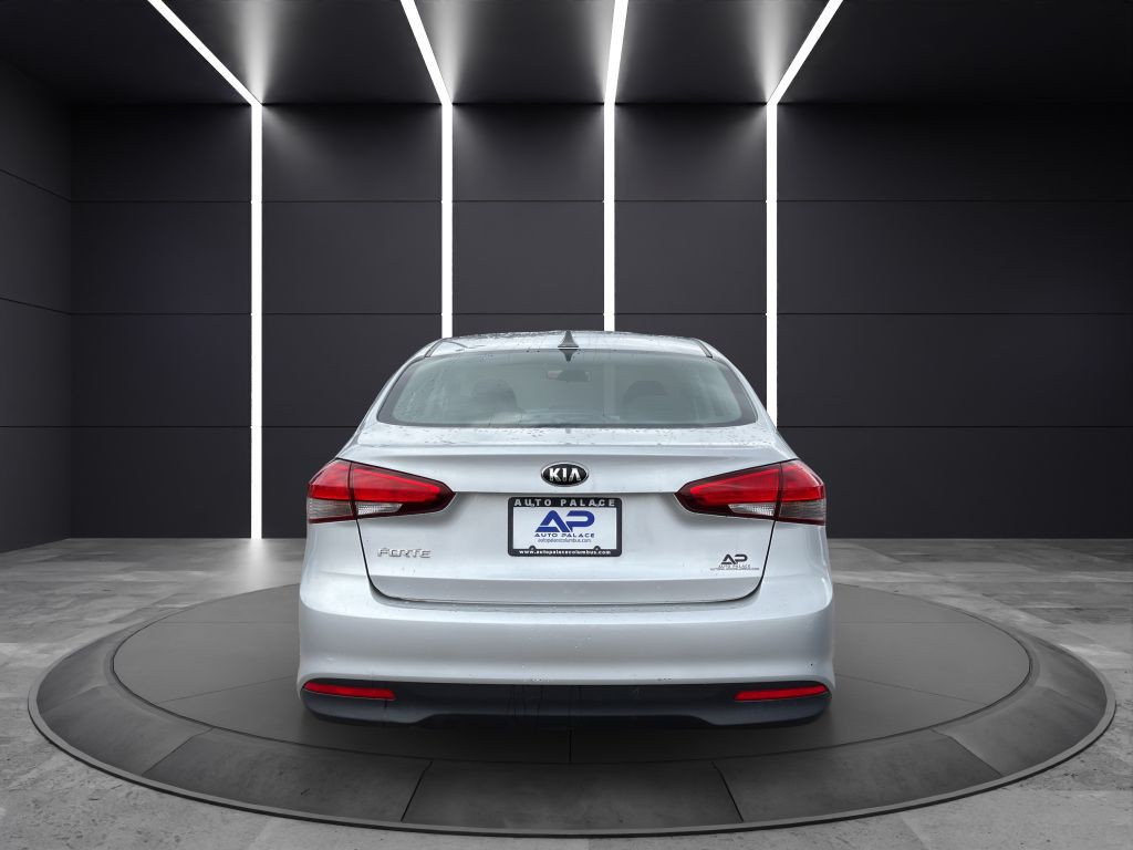 2017 Kia Forte Image 5