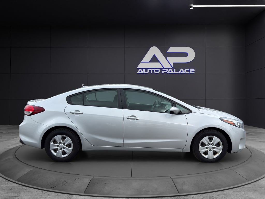 2017 Kia Forte Image 8