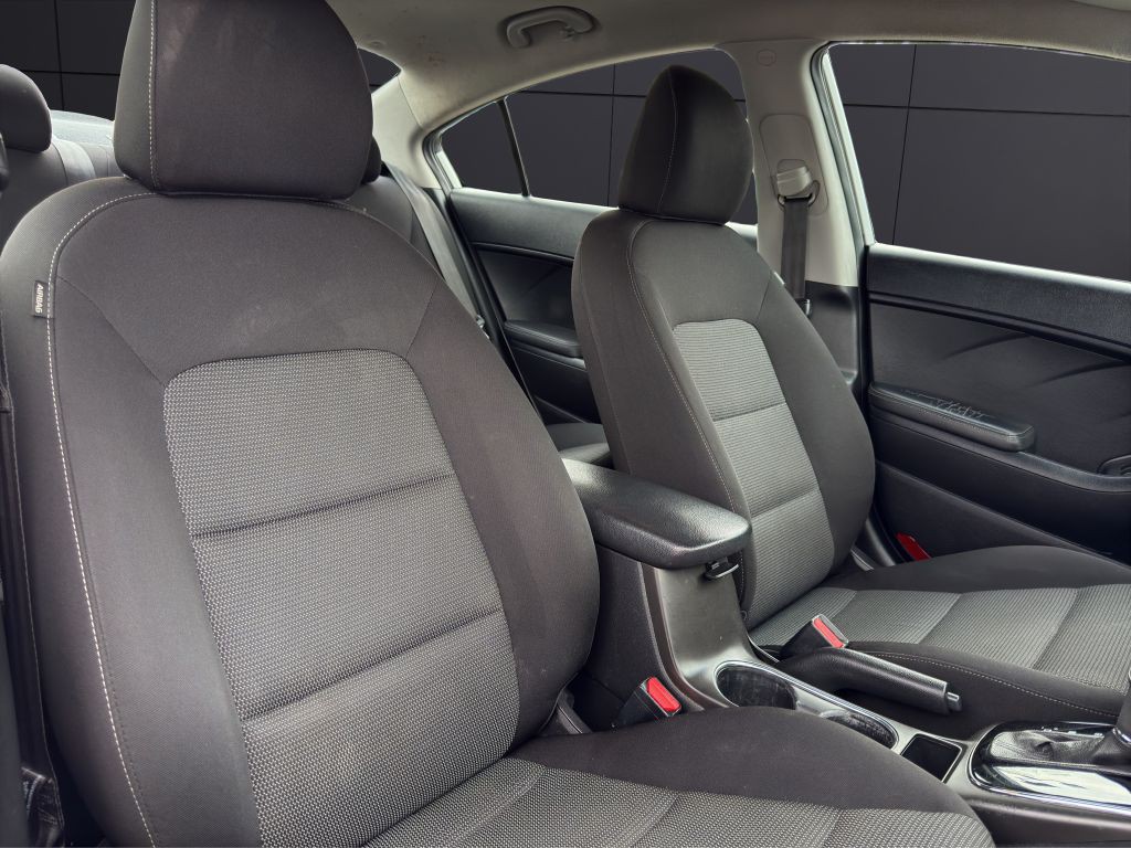 2017 Kia Forte Image 14