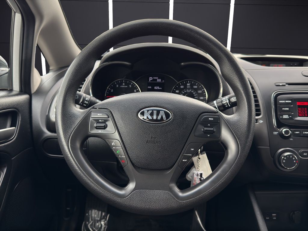 2017 Kia Forte Image 16