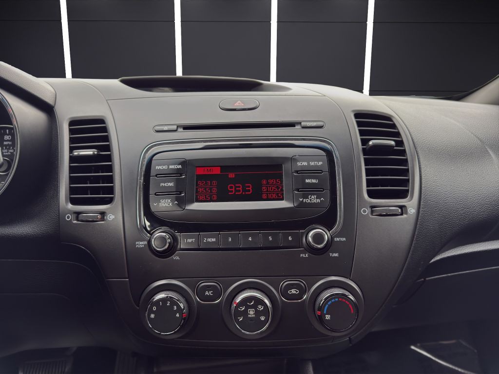 2017 Kia Forte Image 18