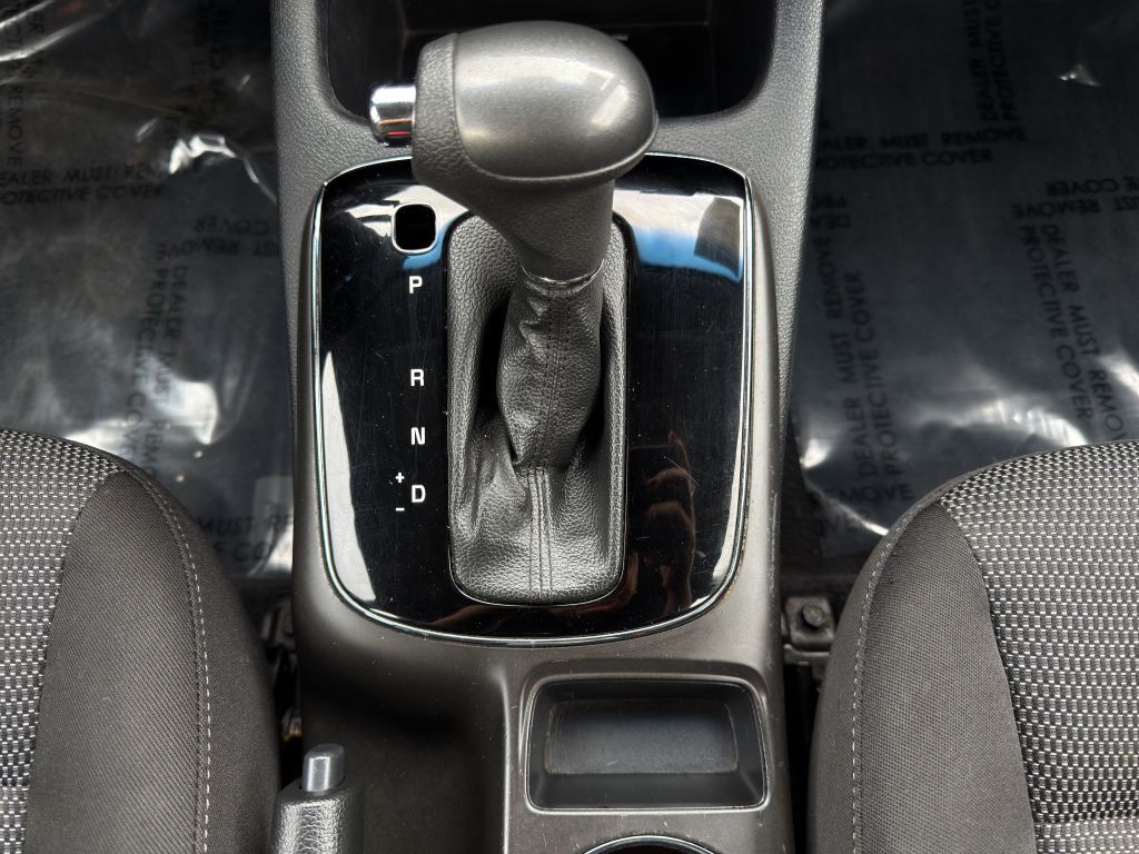 2017 Kia Forte Image 19
