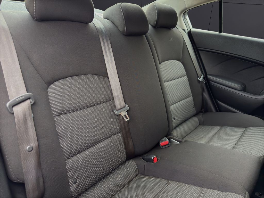 2017 Kia Forte Image 20