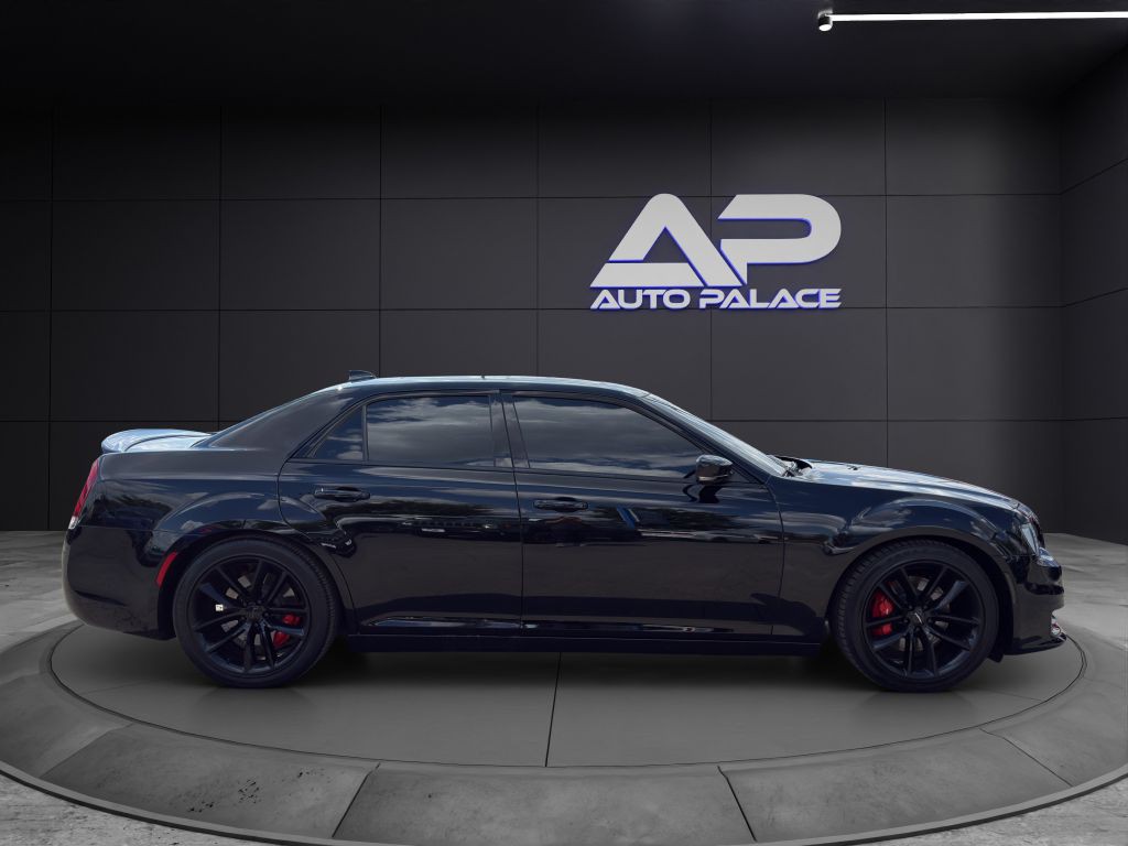 2023 Chrysler 300 Image 8