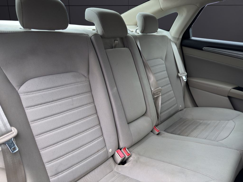 2020 Ford Fusion Image 20