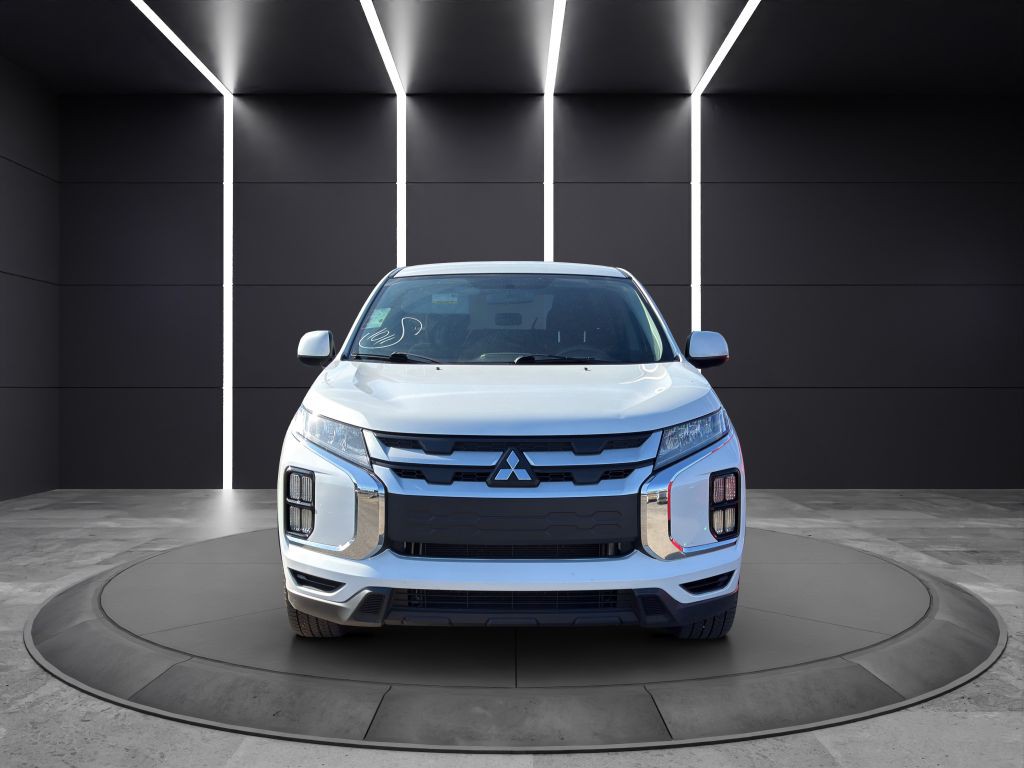 2020 Mitsubishi Outlander Image 2