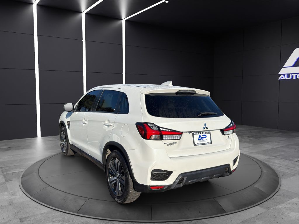 2020 Mitsubishi Outlander Image 4
