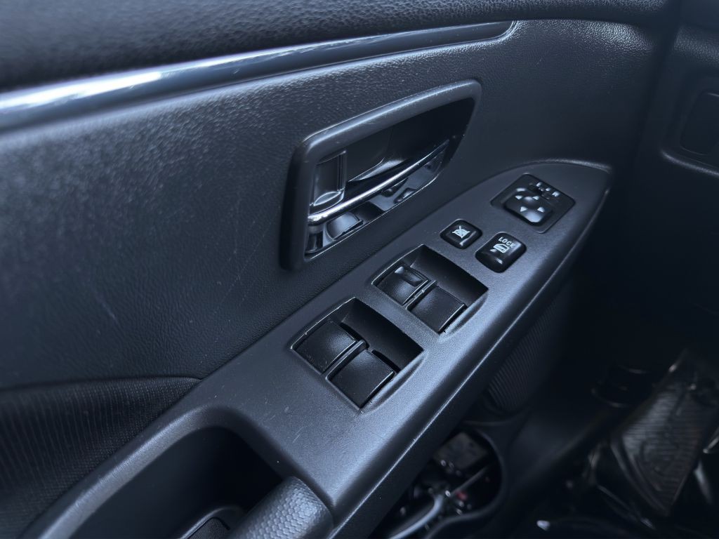 2020 Mitsubishi Outlander Image 11