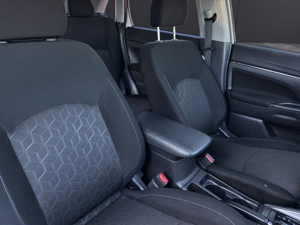 2020 Mitsubishi Outlander Image 14