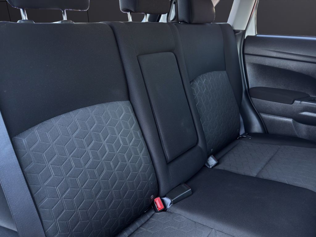 2020 Mitsubishi Outlander Image 19