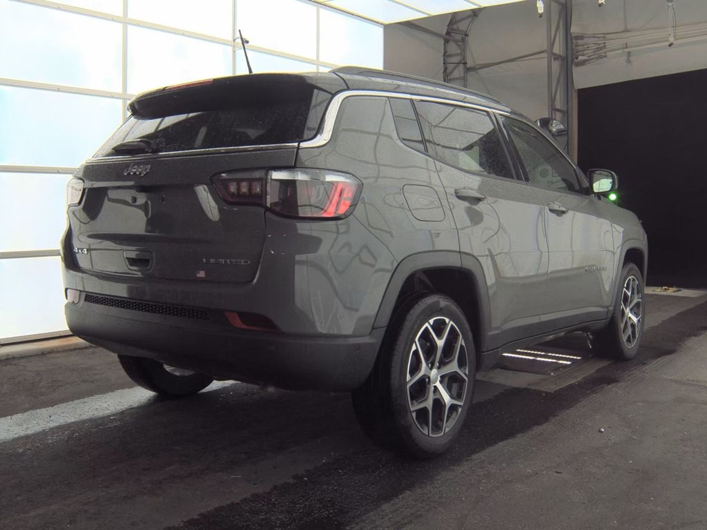 2024 Jeep Compass Image 2
