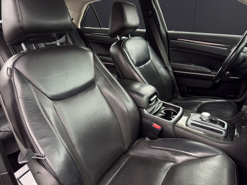 2020 Chrysler 300 Image 11