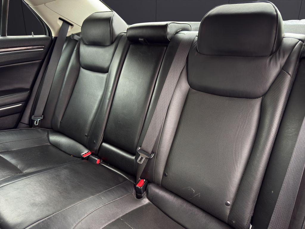 2020 Chrysler 300 Image 17