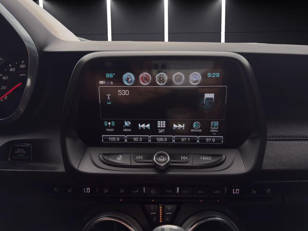 2017 Chevrolet Camaro Image 17