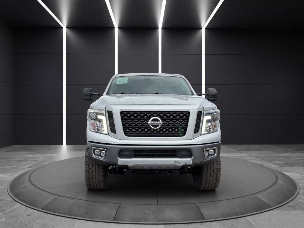 2018 Nissan Titan Image 2