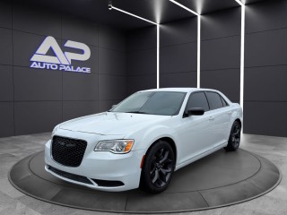 Image for 2023 Chrysler 300 TOURING KBB VALUE 25K WOW ID: 7023660