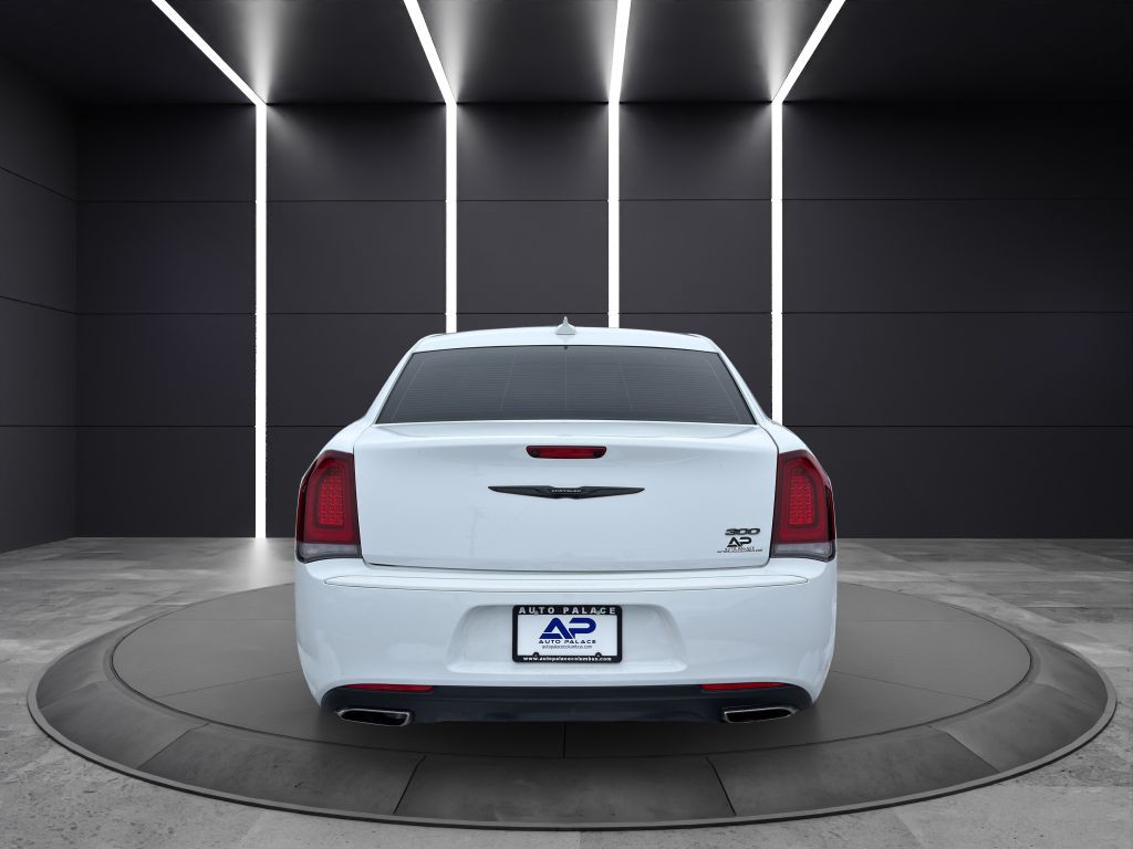 2023 Chrysler 300 Image 5